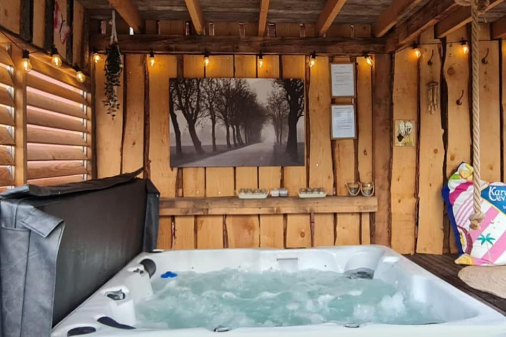 Wellness Chalet Met Jacuzzi, Sauna, Omheinde Tuin, Синт-Анналанд Экстерьер фото